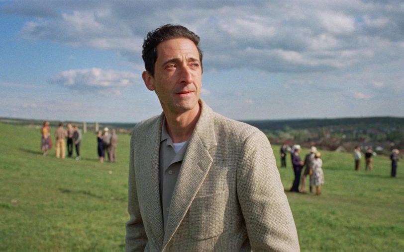 László Tóth (Adrien Brody) auf seinem „Feldherrenhügel“ oberhalb von Philadelphia.