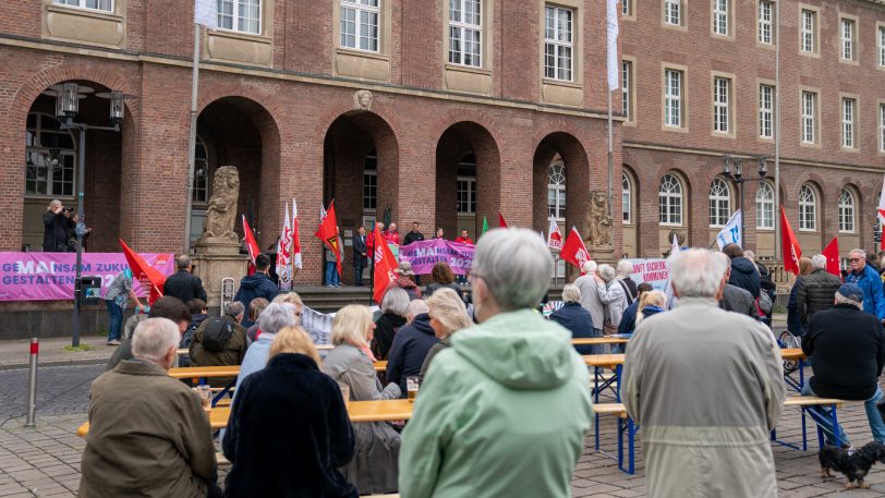 1. Mai-Kundgebung 2022 auf dem Rathausplatz.