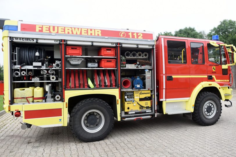 Ein Löschfahrzeug der Herner Feuerwehr auf der Cranger Kirmes