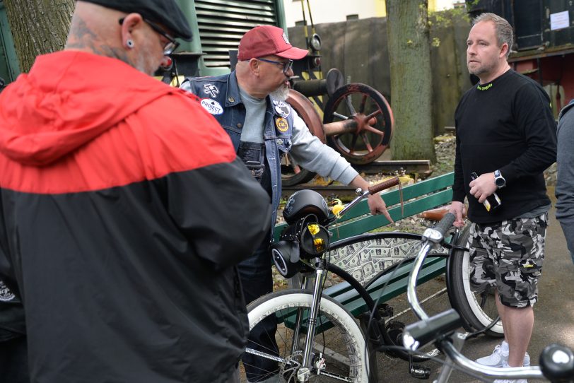 Christian Joswig hatte auch in diesem Jahr wieder eine Cruiser-Gruppe für das Hospiz-Radeln zusammengetrommelt. 30 Cruisern aus dem gesamten Ruhrgebiet traten gemütlich in die Pedalen. Start war am 30.4.2022 das Gleiskaffee Fritzchen.