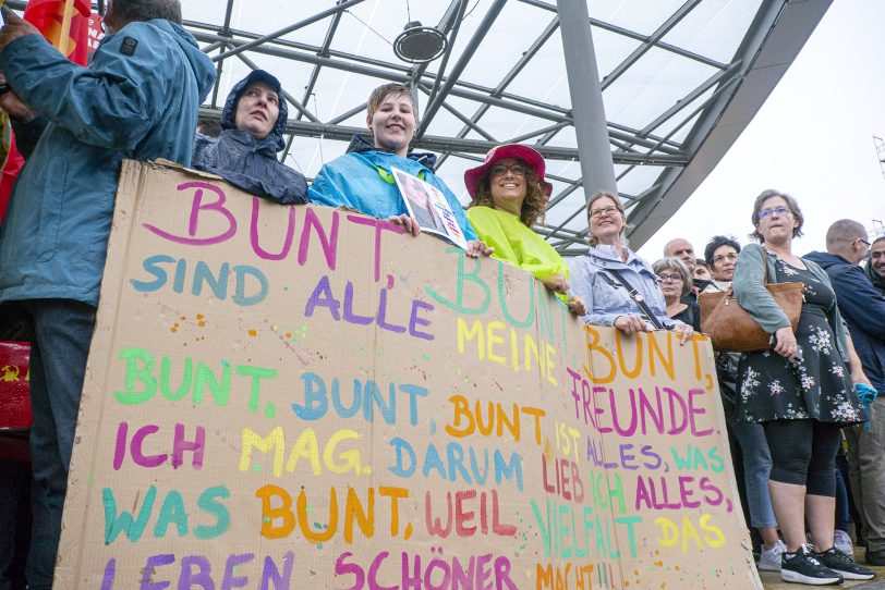 Bunt statt Braun war das Motto.