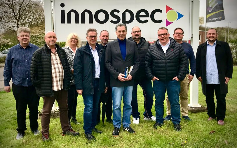 Die SPD-Fraktion besuchte das Chemieunternehmen Innospec: (v.li.) Harald Krück (Betriebsrat), Andreas Hentschel-Leroy, Cornelia Oberwein (Betriebsrat-Vorsitz), Kai Gera, Mike Hoffmann, Udo Sobieski, Matthias Bluhm, Christian Uerkwitz (Geschäftsführer), Michel Saalbach (Betriebsrat), Pascal Czeslik (Betriebsrat).