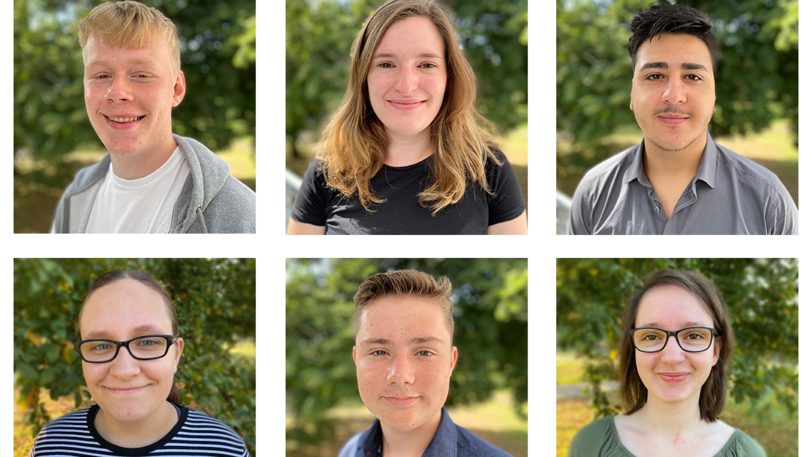 Die ersten sechs rku.it Azubis 2020: (v.li. und o.n.u.) Henry Posdziech, Jessica Weppernig, Efdal Özer, Carina Berensfreise, Tom Schröter und Mara Kapski.