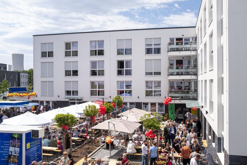 Sommerfest im Innenhof des Seniorencampus.
