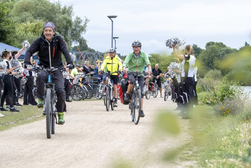 Spendenradeln für das Lukas-Hospiz in Herne (NW), am Samstag (25.07.2020). Start war in diesem Jahr - coronabedingt - die Künstlerzeche Unser Fritz in Wanne, von wo aus die Radfahrerinnen und Radfahrer in die verschiedenen Richtungen aufbrachen, um Spendengelder einzusammeln.