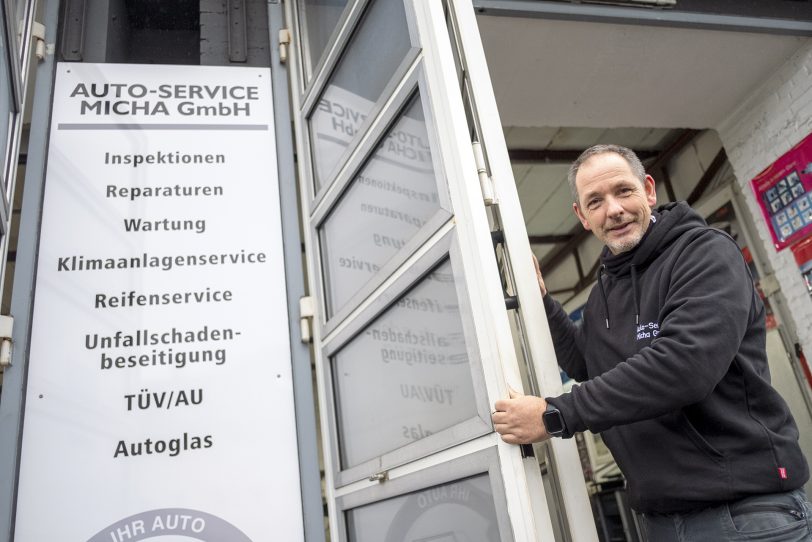 Auto-Service Micha GmbH. im Bild: Markus Micha, Kraftfahrzeugtechnik-Meister.