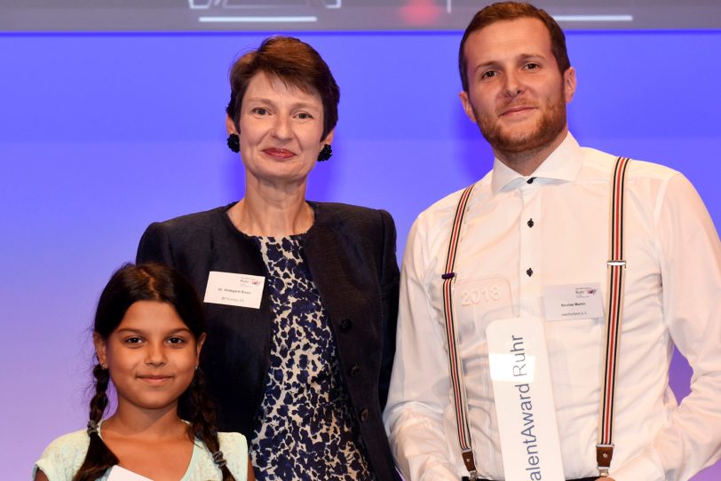 v.l. Talent Djemila Idovic, Laudatorin Dr. Hildegard Bison, Nicolas Martin.