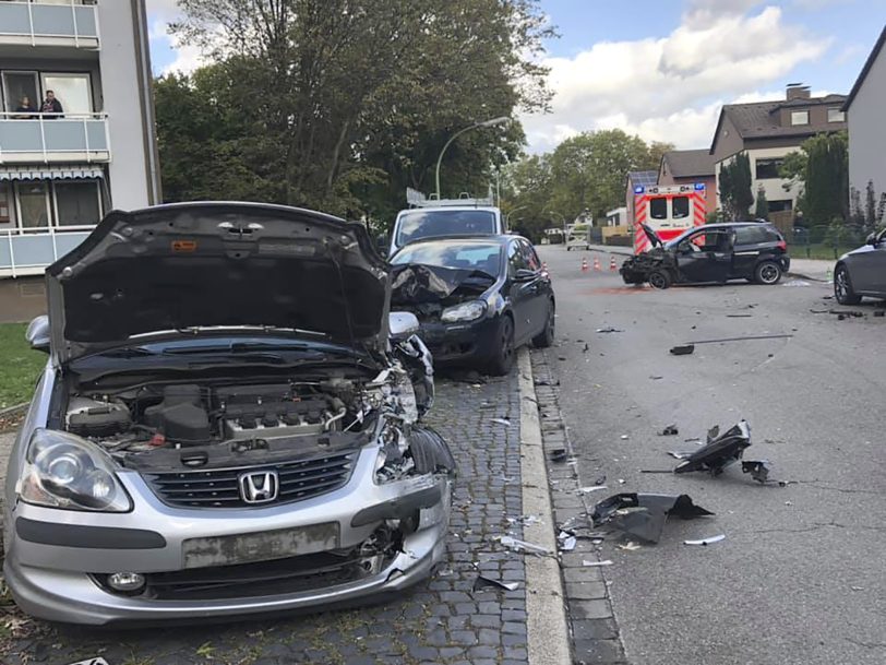 Verkehrsunfall mit drei schwerverletzten Personen.