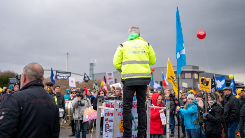 Erneute Impfgegner/Schwurbler-Demo auf dem Cranger Kirmesplatz und Demozug durch die Wanner City am Sonntag (3.4.2022).