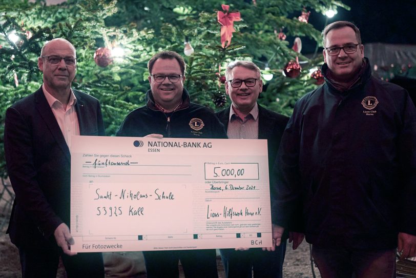 v.l. Thomas Kaiser (Lions-Hilfswerk), Andreas Vestring (Lions-Präsident Lions), Lothar Przybyl und Claus Röttsches (beide Lions-Hilfswerk).