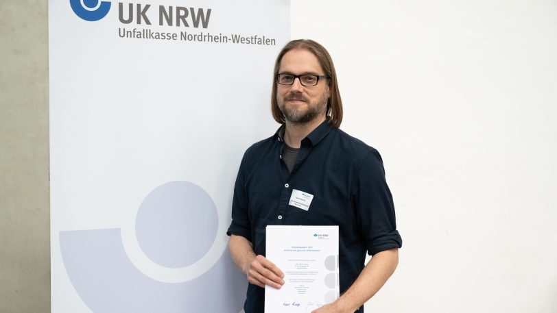 Nahm stellvertretend für sein Team die Auszeichnung entgegen für herausragenden Arbeits- und Gesundheitsschutz in der LWL-Maßregelvollzugsklinik Herne (v.li): Daniel Hartelt, Sachgruppenleiter Allgemeine Verwaltung.
