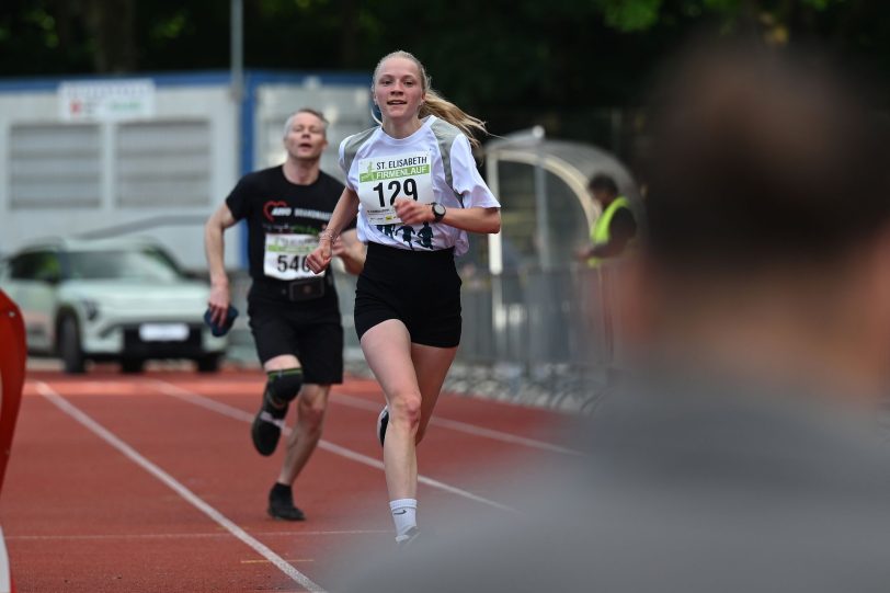 Die Läufer beim Zieleinlauf.