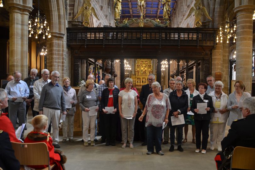 Aufstellung zum Steiger-Lied in der Kathedrale von Wakefield..