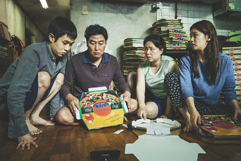 Parasite ist eine Tragikomödie über zwei südkoreanische Familien, die unterschiedlicher kaum sein könnten.