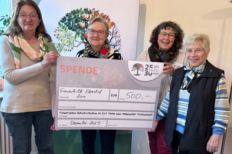 Seit vielen Jahren eng verbunden: v.l. Hospizdienst-Koordinatorin Anja Schröder, Renate Wegner (Frauenhilfe Elpeshof), Hospizdienst-Koordinatorin Karin Leutbecher und Brigitte Schenderlein, Vorsitzende der Frauenhilfe Elpeshof.