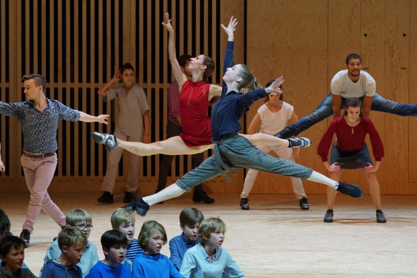 Das Ballett im Revier und der Knabenchor.