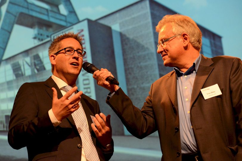 ZEE-Geschäftsführer Marc Baumüller im Gespräch mit Moderator Uwe Dietz