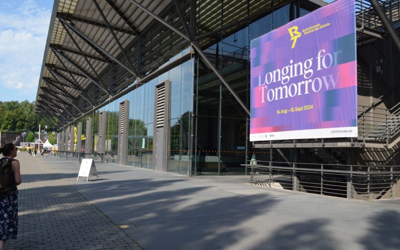 „Longing for Tomorrow“ lautet das Motto der am 16. August beginnenden und bis zum 15. September 2024 laufenden Ruhrtriennale mit sechs Uraufführungen, einer Europäischen und sechs Deutschen Erstaufführungen.