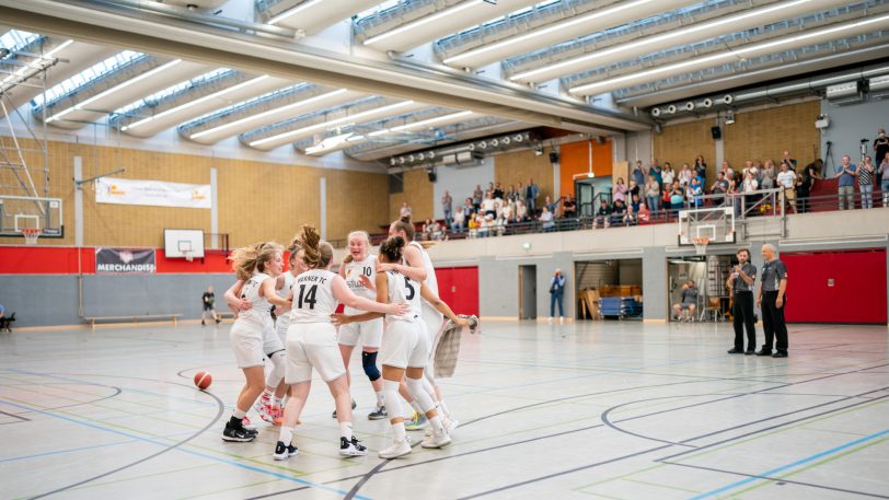 Der HTC2 steigt in die 2. Bundesliga auf. Spiel gegen die NBO am 22.5.2022.