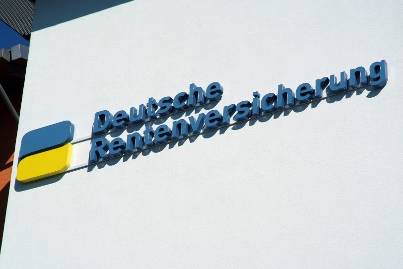 Schriftzug der Deutschen Rentenversicherung.
