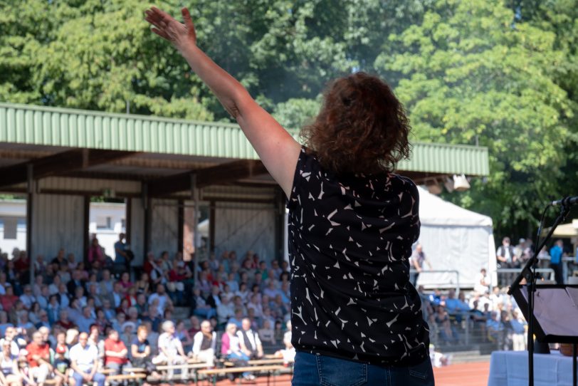 Beim Festgottesdienst in der Mond-Arena.