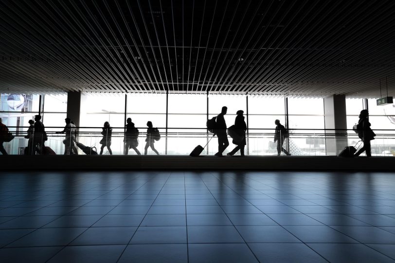 Wenn am Flughafen gestreikt wird oder Flüge anderweitig ausfallen, haben Reisende einige Rechte - die Verbraucherzentrale gibt Tipps (Symbolbild).