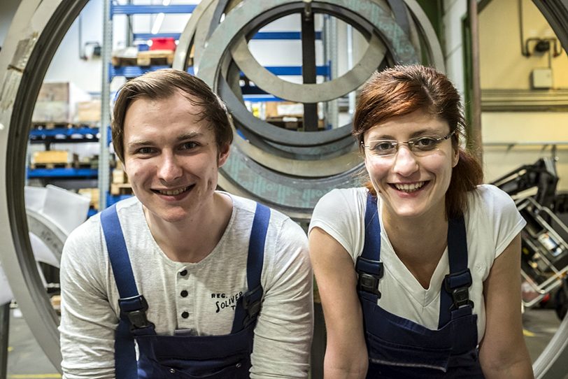 v.l. Lars Koch (Industriemechaniker), Jennifer Puglisi.
