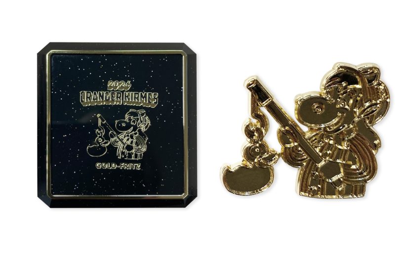 Der goldene Cranger Kirmes Fritz Pin für das Jahr 2026.