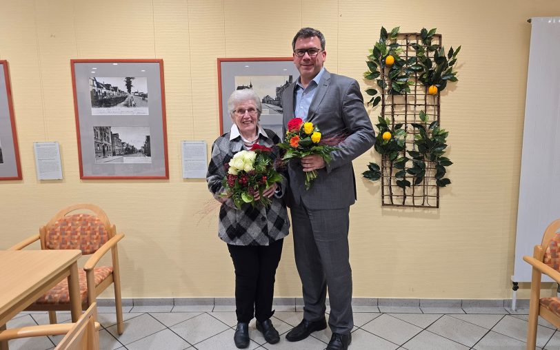 Zwei Generationen: Die alte Präsidentin und neue Ehrenpräsidentin des DRK Herne, Magdalene Sonnenschein (li.), sowie ihr Nachfolger und ehemaliger Geschäftsführer, Dr. Martin Krause.