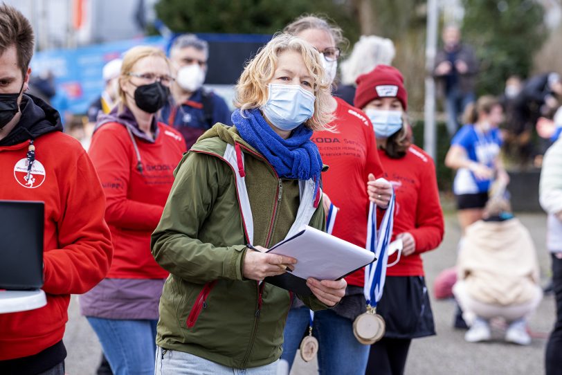Der 43. Herner Silvesterlauf im Revierpark Gysenberg in Herne (NW), am Freitag (31.12.2021). Coronabedingt ohne Zuschauer und mit 2G.