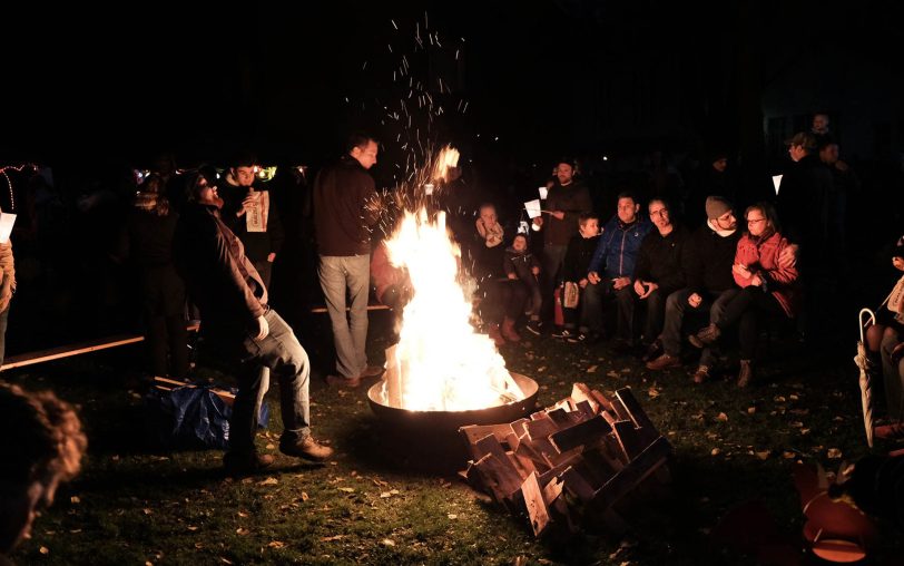 Grillen am Herbstfeuer bietet Der Heisterkamp an..