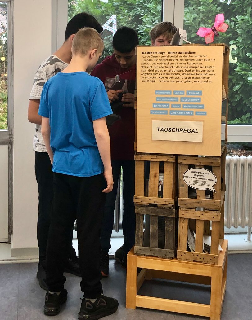 Kinder spielen am