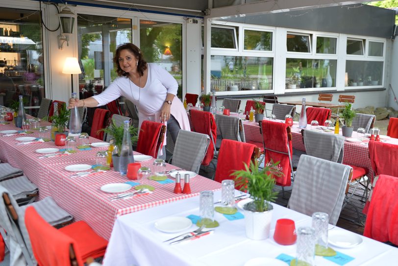 Sardische Leckereien und neue Freundschaften beim ersten &amp;amp;#039;Sardischen Abend&amp;amp;#039; im Biergarten von Ollis Restaurant. Das Team Olli bereitete die Tafel für einen gemütlichen Sommerabend.