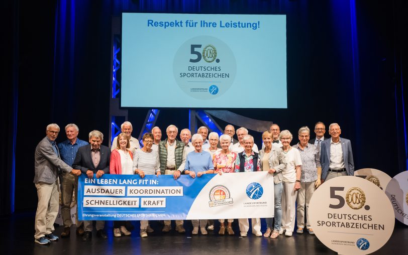 Für das 50. Sportabzeichen wurden in Münster zahlreiche Sportler vom Landessportbund NRW ausgezeichnet - darunter auch Wiltrud Kreitz-Hettrich und Brigitte Schöpper aus Herne.