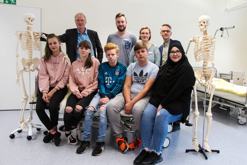 v.l. Chantal, Ernesta, Julian, Lucas, Iman mit ihren Betreuern Michael Quante, Tom Stecken, Nicole Speckmann und Martin Hückelheim.