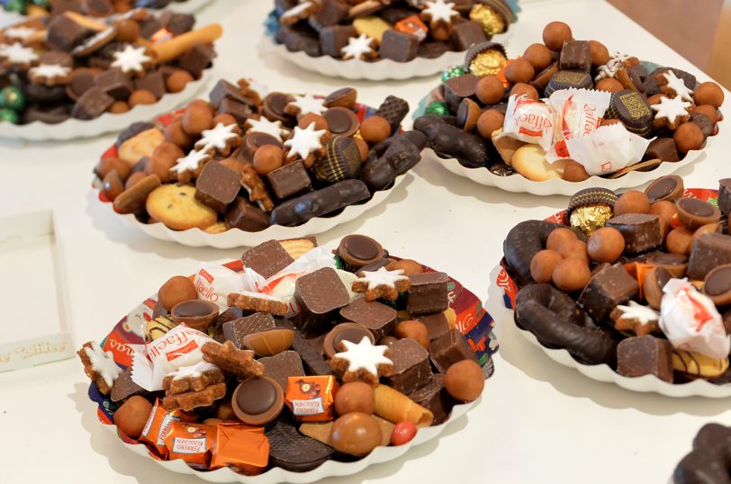 &amp;amp;amp;amp;amp;amp;amp;#039;Heiligabend nicht allein&amp;amp;amp;amp;amp;amp;amp;#039; 2025: Teller mit Leckereien für jeden Tisch.