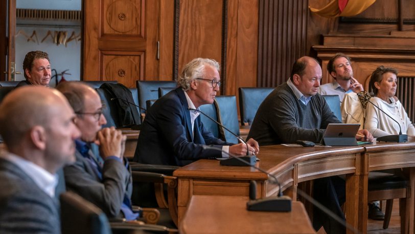 Zahlreiche städtische Akteure waren beim Treffen dabei, u.a. (1.v.li.) Thomas Bruns (HGW) und (3. v. r.) Holger Stoye, Geschäftsführer Wirtschaftsförderungsgesellschaft.