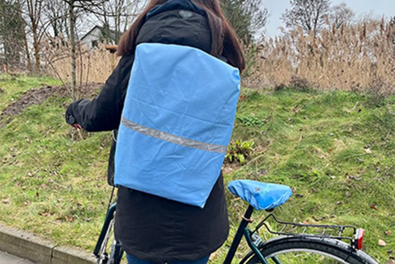 Vor Regen schützende Upcyclingprodukte für Radler.