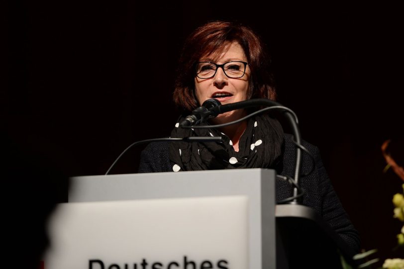 Ingrid Fischbach als Ehrengast bei der DRK Landesversammlung