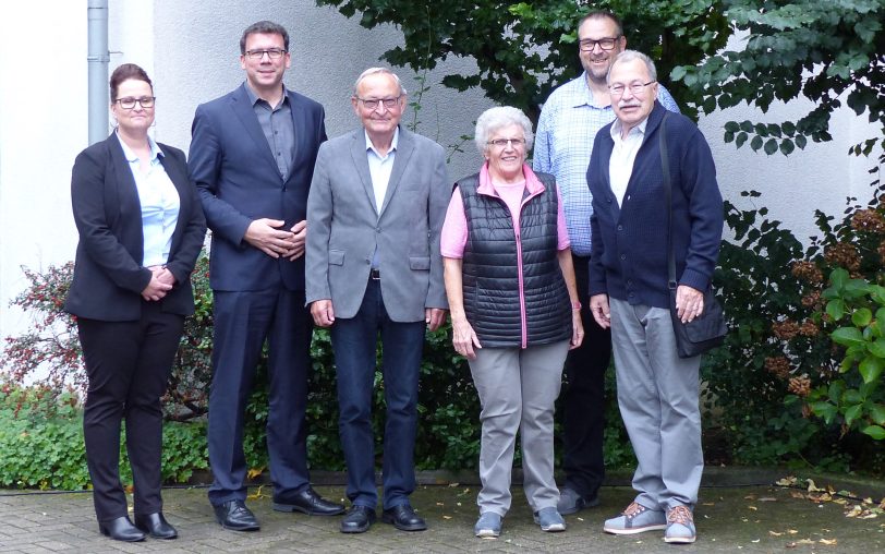 v.l. (alle DRK) Sandra Owald , Dr. Martin Krause (Geschäftsführer), Karl Peter Greiff, Magdalene Sonnenschein, Jörg Clewemann , Karl Luigs.