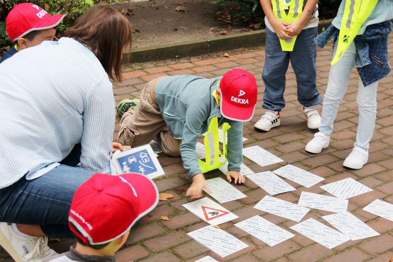 Beim Verkehrszeichen-Memory hatten die Kinder großen Spaß.