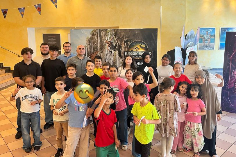 Die Muslimische Jugend Röhlinghausen beim Kinobesuch im Juli 2025.