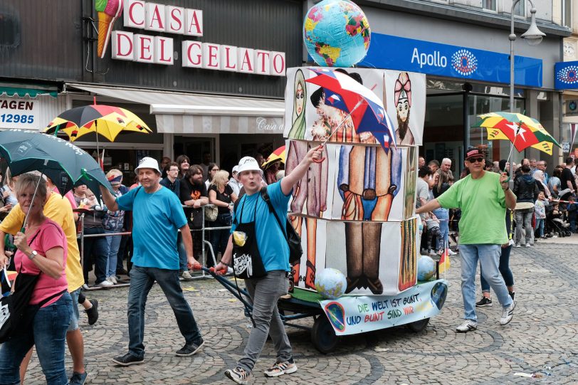 Kirmes-Umzug 2019: Ohne Zwischenfälle erreichten die Feiernden die Bühne vor der Christuskirche.