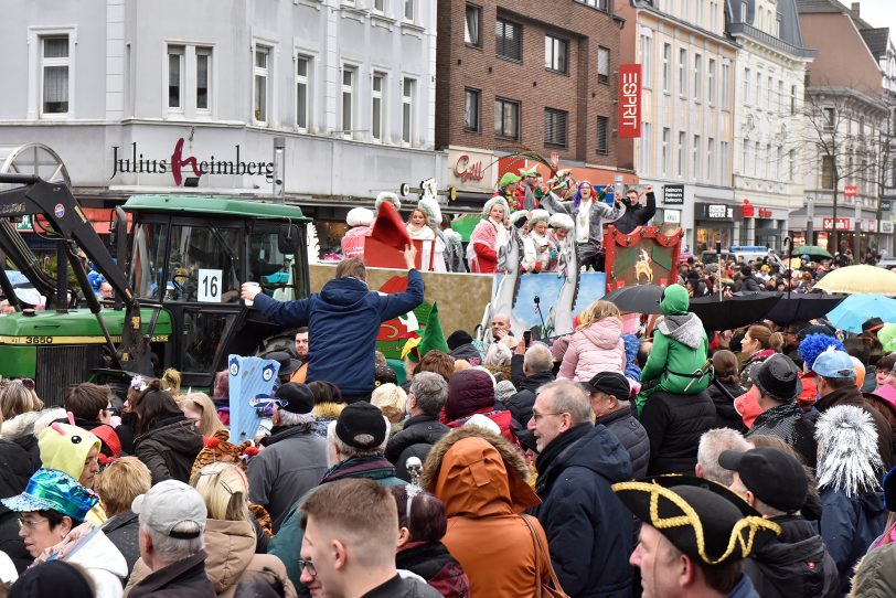 Rosenmontag in der City.