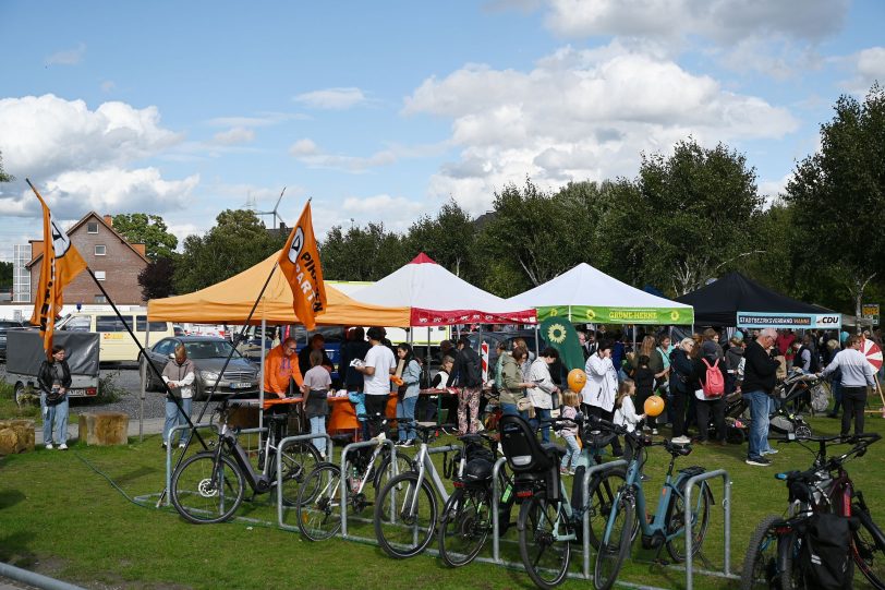 Die Besucher nutzten die angenehmen Temperaturen des Spätsommers für einen Gang über das Kanalfest.