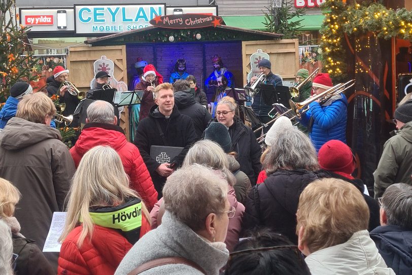 Offenes Adventssingen der Haranni Gemeinde und der Pfarrei St. Dionysius im Dezember 2025.