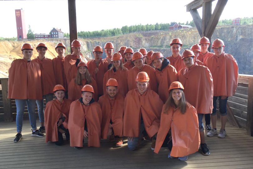 53 Jugendliche fuhren in das Bergwerk Falun in Schweden ein.