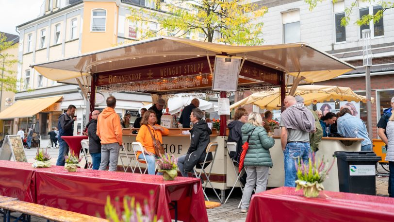 Wenn das Wetter mitspielt, könnte es beim Winzermarkt auf dem Robert-Brauner-Platz wieder richtig voll werden. (Archivaufnahme).