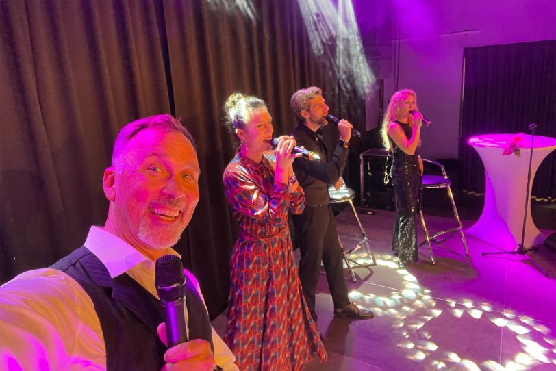 Mit der Gala „Musical Beats Corona“ im August 2022 präsentierten die MuT-Konzerte ihr erstes Event im Veranstaltungszentrum Gysenberg. Im Bild v.l. Rudi Reschke, Alice Wittmer, Merlin Fargel und Marion Wilmer.