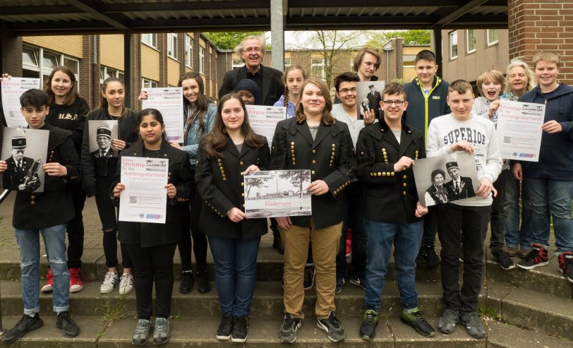 EFG-Schüler mit Lehrern.